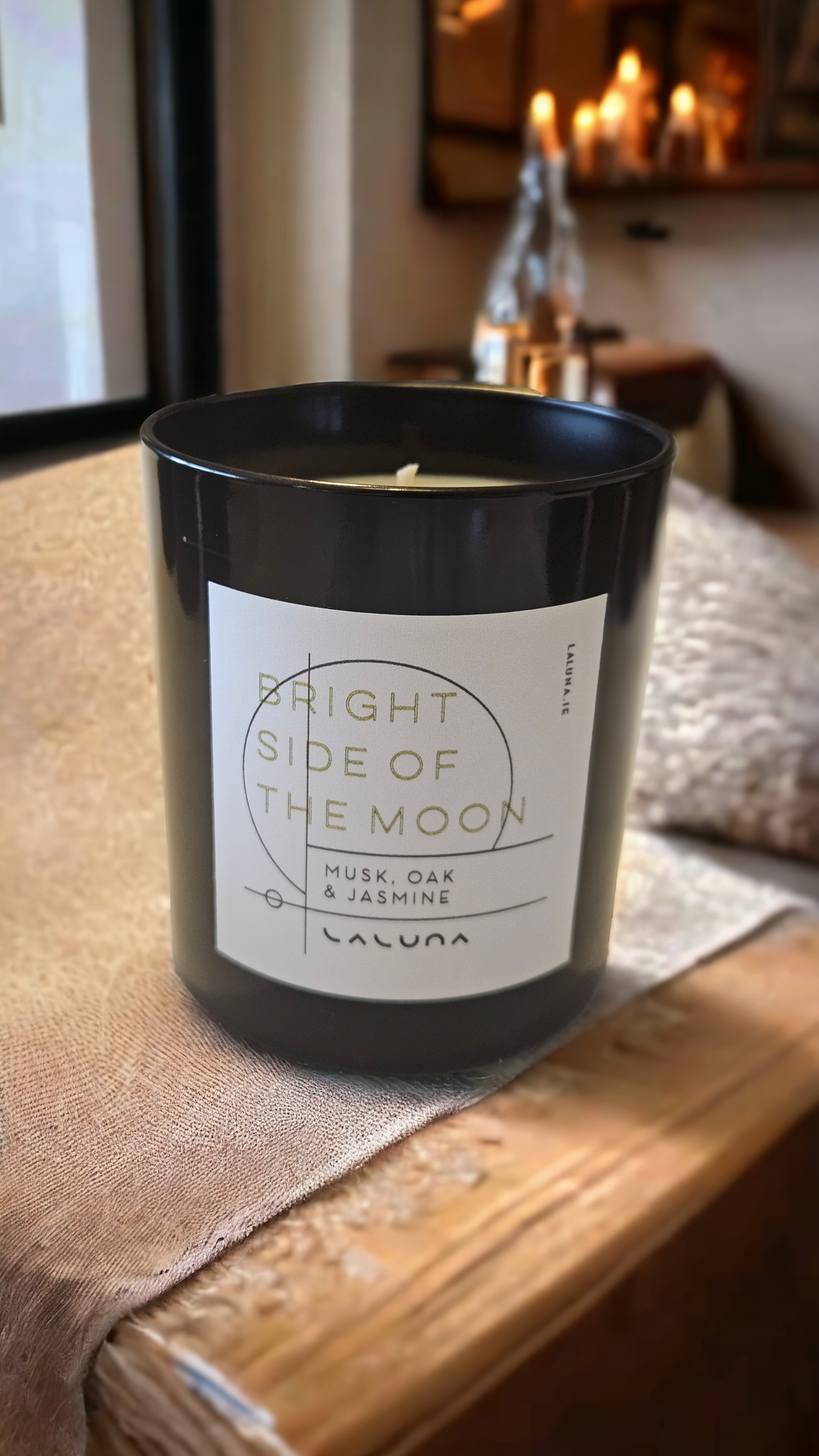 Bright side if the Moon - 30cl black gloss vessel.